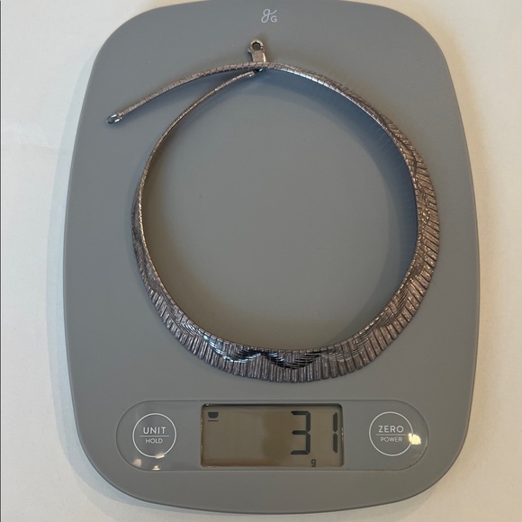 Elegant Silver Necklace - Picture 9 of 9